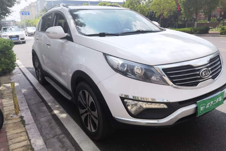 Used Kia Sportage R 2012 2.0L Manual Two-Wheel Drive GLS Front Right 45 Deg