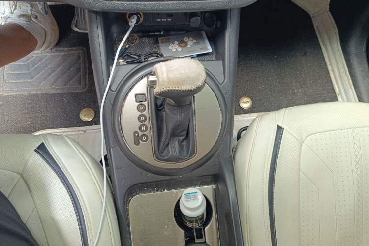 Used Kia Sportage R 2012 2.0L Automatic Two-Wheel Drive GLS Gear Lever