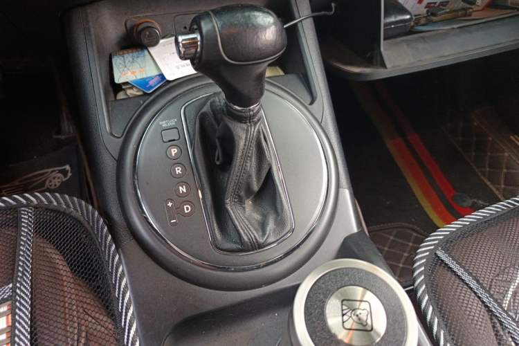 Used Kia Sportage R 2012 2.0L Automatic Two-Wheel Drive GLS Gear Lever