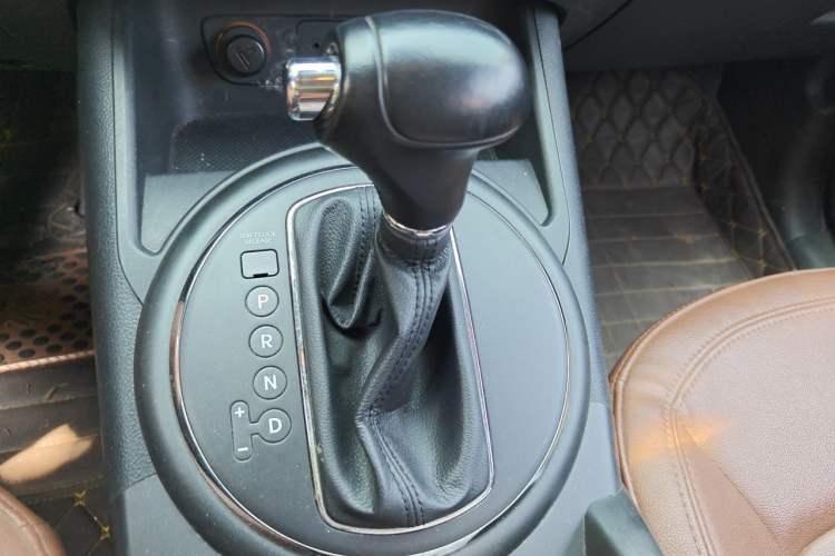 Used Kia Sportage R 2012 2.0L Automatic Two-Wheel Drive GLS Gear Lever