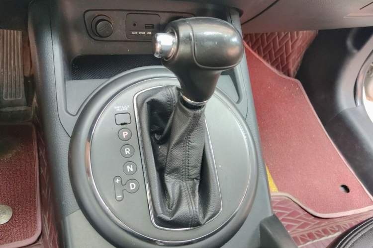 Used Kia Sportage R 2012 2.0L Automatic Two-Wheel Drive GLS Gear Lever