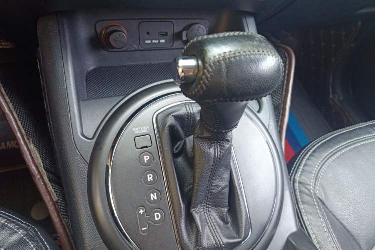 Used Kia Sportage R 2012 2.0L Automatic Two-Wheel Drive NAVI Gear Lever