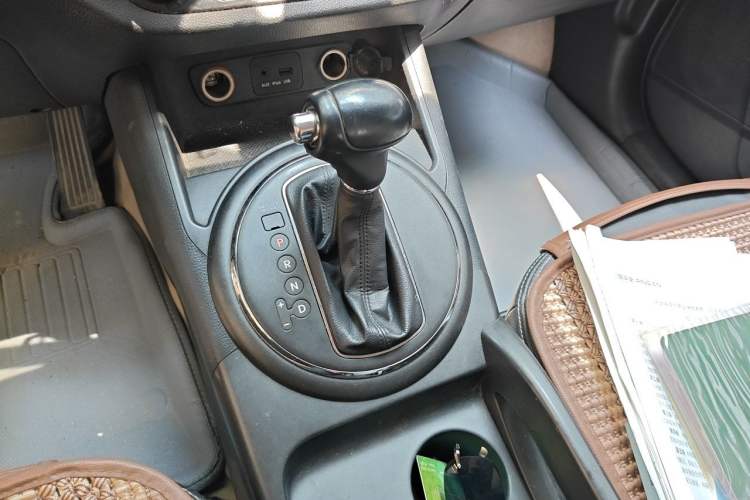 Used Kia Sportage R 2012 2.0L Automatic Two-Wheel Drive GLS Gear Lever
