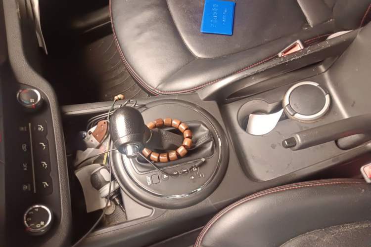 Used Kia Sportage R 2012 2.0L Automatic Two-Wheel Drive GL Trim Gear Lever