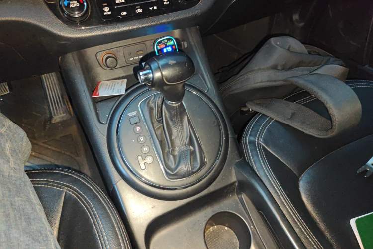 Used Kia Sportage R 2012 2.0L Automatic Two-Wheel Drive GLS Gear Lever