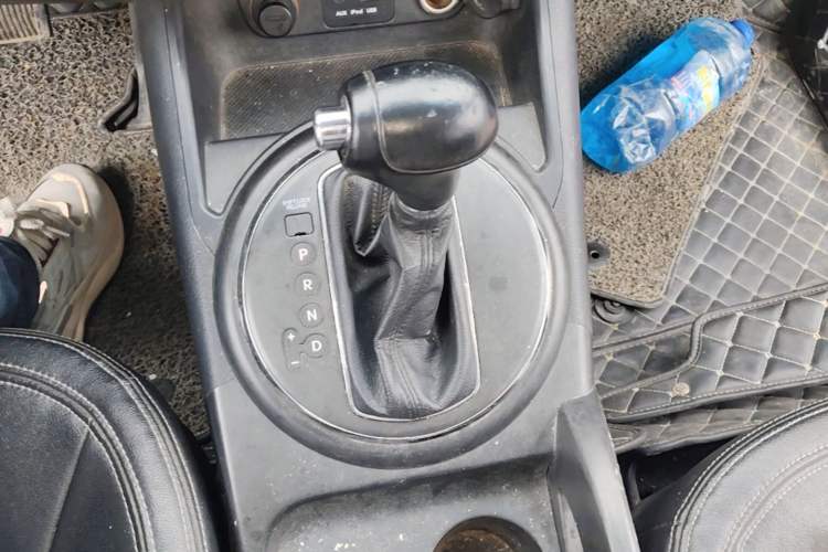 Used Kia Sportage R 2012 2.0L Automatic Two-Wheel Drive GLS Gear Lever
