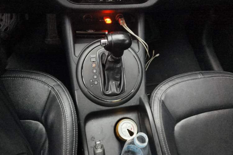 Used Kia Sportage R 2012 2.0L Automatic Two-Wheel Drive GLS Gear Lever