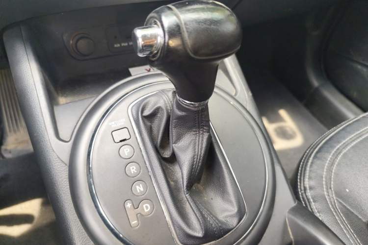Used Kia Sportage R 2012 2.0L Automatic Two-Wheel Drive GLS Gear Lever