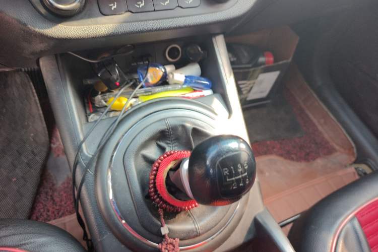 Used Kia Sportage R 2012 2.0L Manual Two-Wheel Drive GL Trim Gear Lever