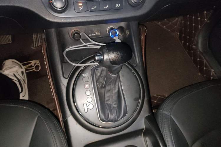 Used Kia Sportage R 2012 2.0L Automatic Two-Wheel Drive GL Trim Gear Lever