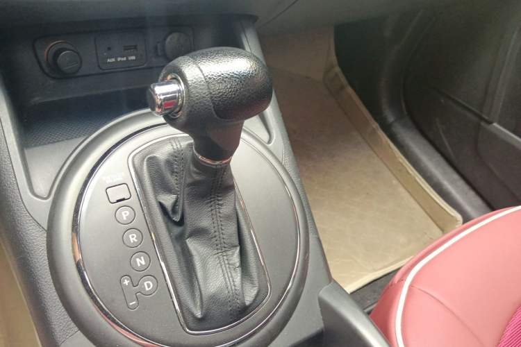 Used Kia Sportage R 2012 2.0L Automatic Two-Wheel Drive GL Trim Gear Lever