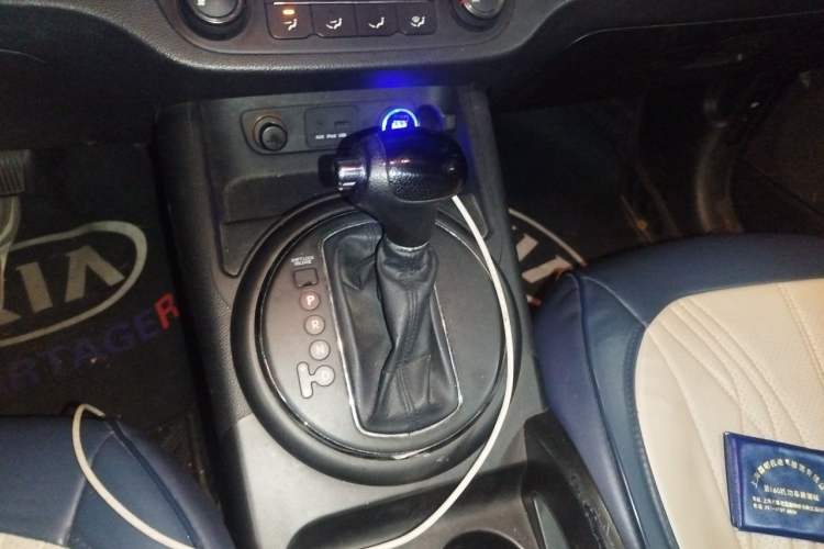 Used Kia Sportage R 2012 2.0L Automatic Two-Wheel Drive GL Trim Gear Lever
