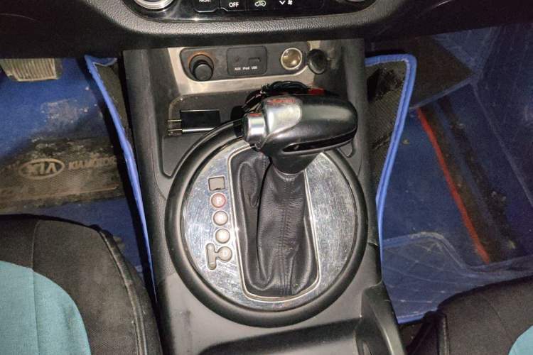 Used Kia Sportage R 2012 2.0L Automatic Two-Wheel Drive GLS Gear Lever