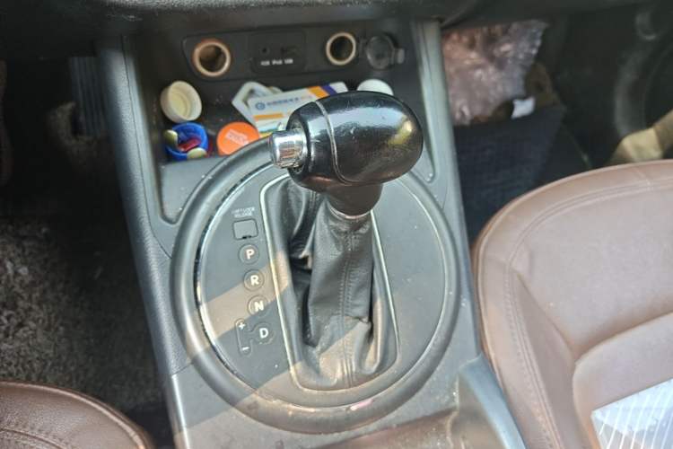Used Kia Sportage R 2012 2.0L Automatic Two-Wheel Drive GLS Gear Lever