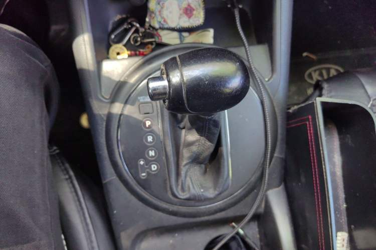 Used Kia Sportage R 2012 2.0L Automatic Two-Wheel Drive GLS Gear Lever