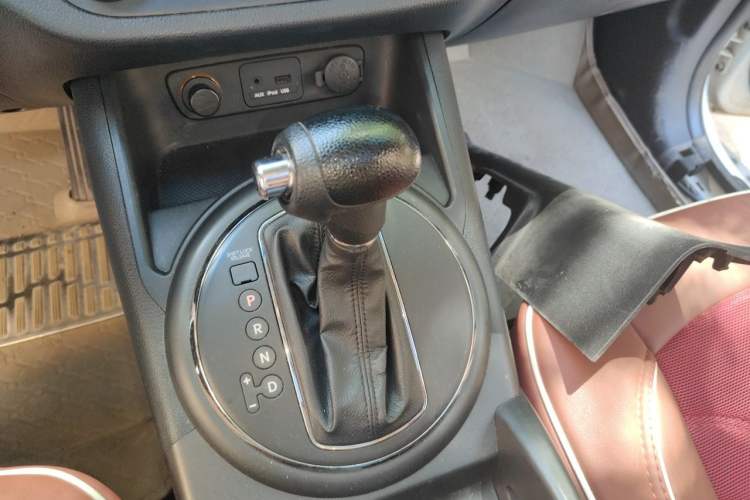 Used Kia Sportage R 2012 2.0L Automatic Two-Wheel Drive GL Trim Gear Lever