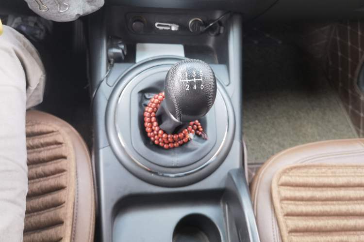 Used Kia Sportage R 2012 2.0L Manual Two-Wheel Drive GLS Gear Lever