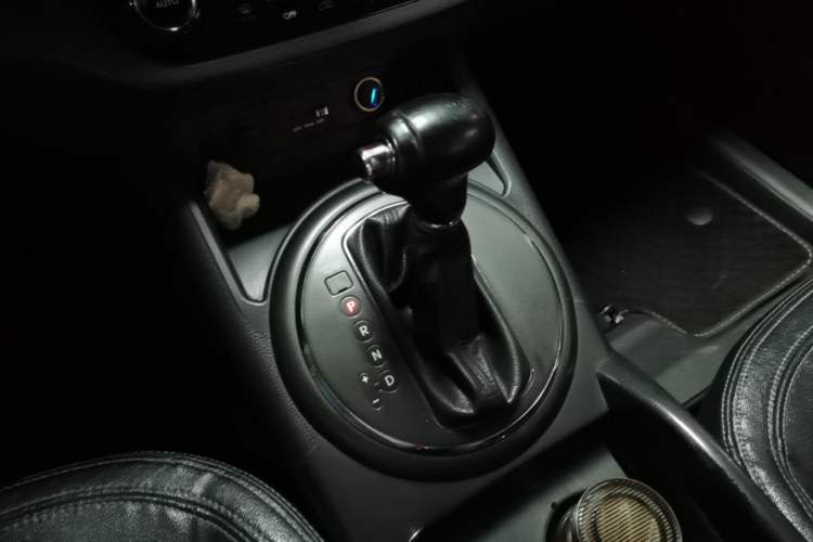 Used Kia Sportage R 2012 2.0L Automatic Two-Wheel Drive GLS Gear Lever
