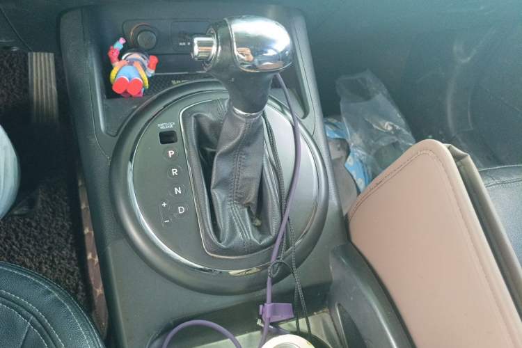 Used Kia Sportage R 2012 2.0L Automatic Two-Wheel Drive GLS Gear Lever