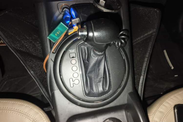 Used Kia Sportage R 2012 2.0L Automatic Two-Wheel Drive GLS Gear Lever