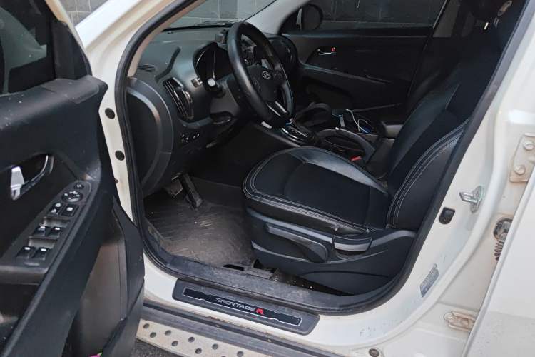 Used Kia Sportage R 2012 2.0L Automatic Two-Wheel Drive GLS Left Front Seat