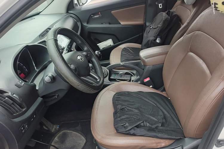 Used Kia Sportage R 2012 2.0L Manual Two-Wheel Drive GLS Left Front Seat