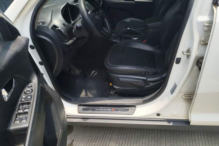Used Kia Sportage R 2012 2.0L Automatic Two-Wheel Drive GLS Left Front Seat