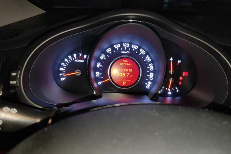 Used Kia Sportage R 2012 2.0L Automatic Two-Wheel Drive NAVI Odometer Close Up