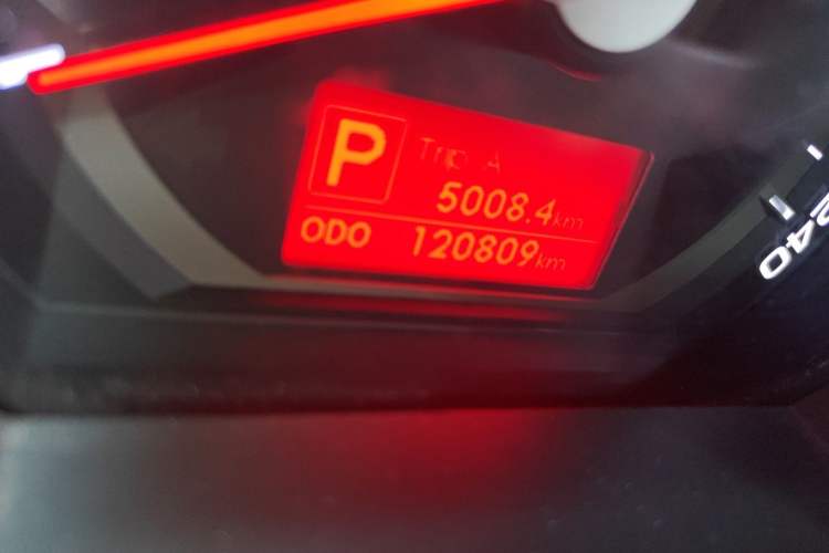 Used Kia Sportage R 2012 2.0L Automatic Two-Wheel Drive GLS Odometer Close Up