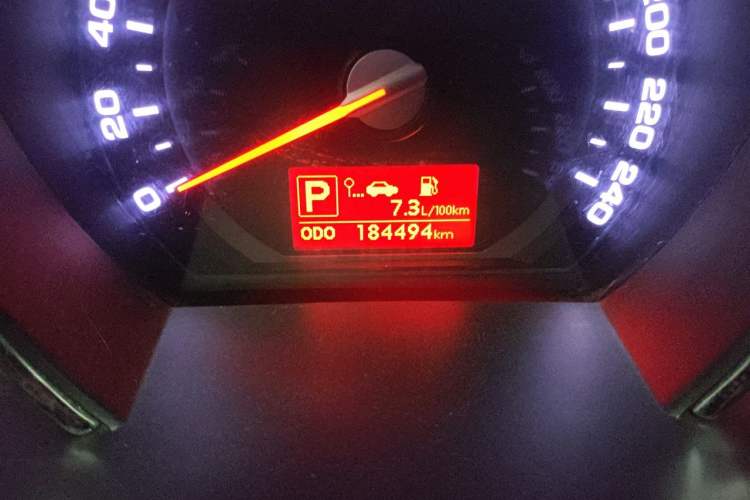Used Kia Sportage R 2012 2.0L Automatic Two-Wheel Drive GLS Odometer Close Up