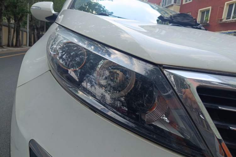 Used Kia Sportage R 2012 2.0L Automatic Two-Wheel Drive GLS Right Front Headlight