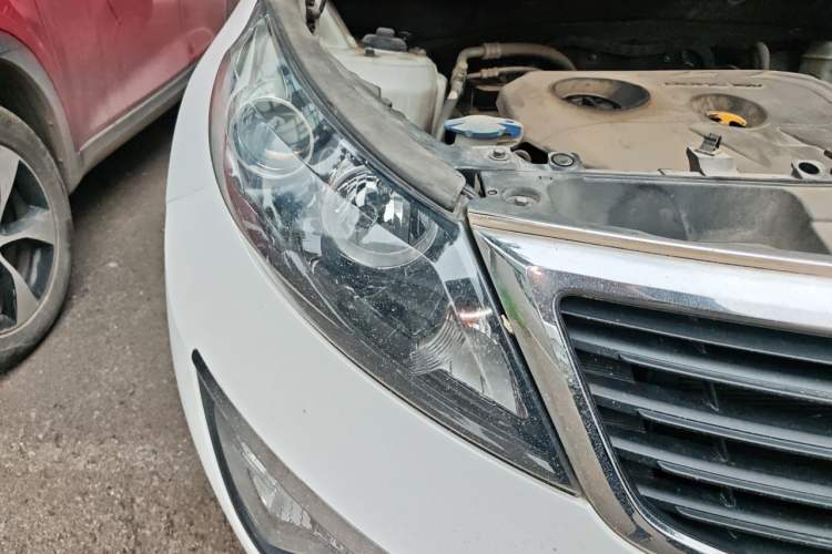 Used Kia Sportage R 2012 2.0L Manual Two-Wheel Drive GL Trim Right Front Headlight