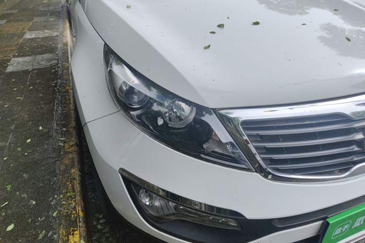 Used Kia Sportage R 2012 2.0L Manual Two-Wheel Drive GL Trim Right Front Headlight