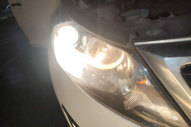 Used Kia Sportage R 2012 2.0L Automatic Two-Wheel Drive NAVI Right Front Headlight