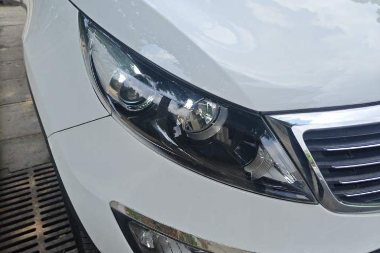 Used Kia Sportage R 2012 2.0L Automatic Two-Wheel Drive GLS Right Front Headlight