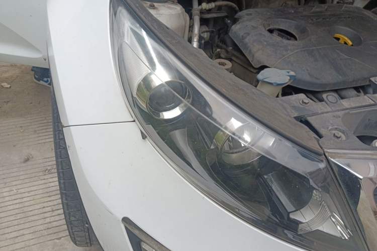 Used Kia Sportage R 2012 2.0L Automatic Two-Wheel Drive GL Trim Right Front Headlight