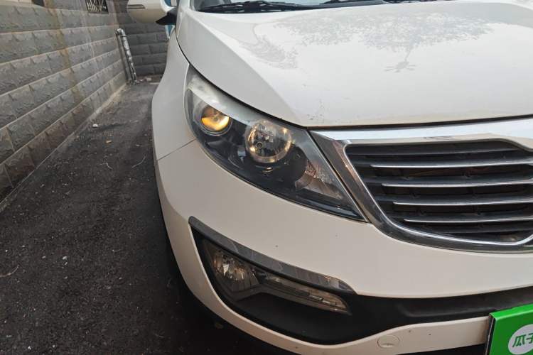 Used Kia Sportage R 2012 2.0L Automatic Two-Wheel Drive GLS Right Front Headlight