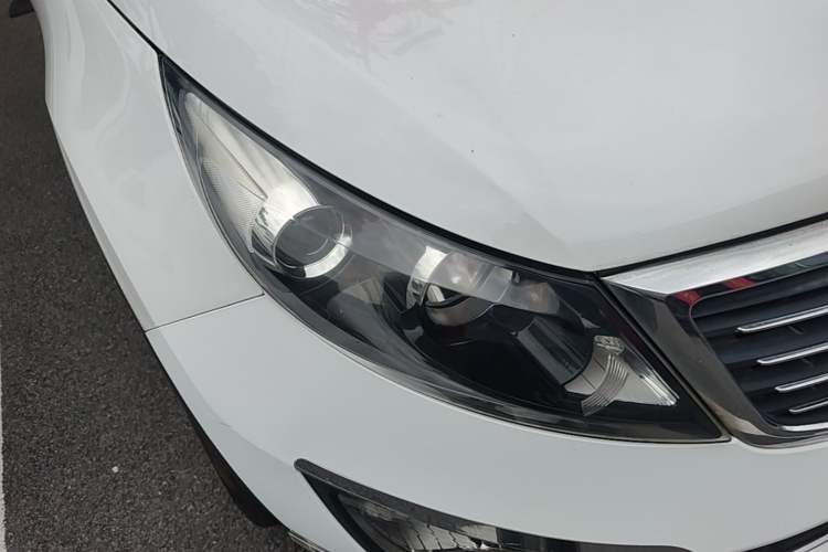 Used Kia Sportage R 2012 2.0L Manual Two-Wheel Drive GLS Right Front Headlight