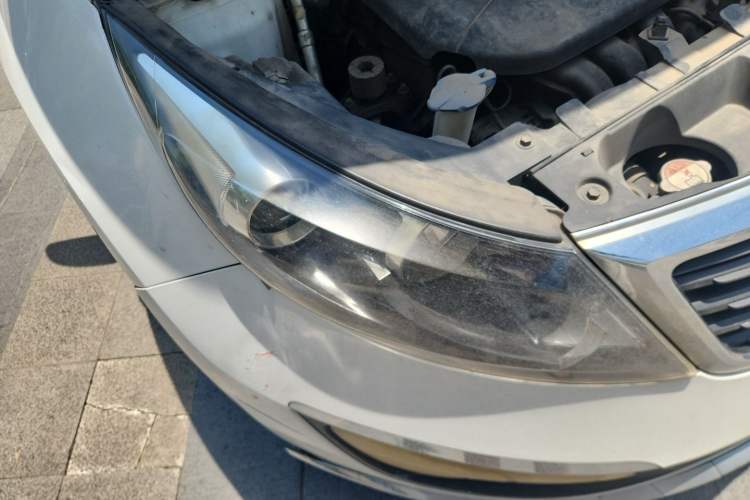 Used Kia Sportage R 2012 2.0L Manual Two-Wheel Drive GL Trim Right Front Headlight