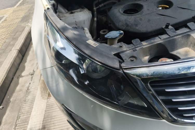 Used Kia Sportage R 2012 2.0L Automatic Two-Wheel Drive GLS Right Front Headlight