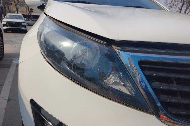 Used Kia Sportage R 2012 2.0L Manual Two-Wheel Drive GL Trim Right Front Headlight