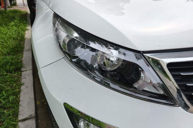 Used Kia Sportage R 2012 2.0L Automatic Two-Wheel Drive GLS Right Front Headlight