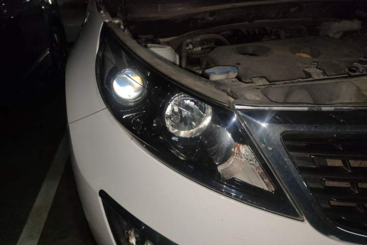 Used Kia Sportage R 2012 2.0L Automatic Two-Wheel Drive GL Trim Right Front Headlight