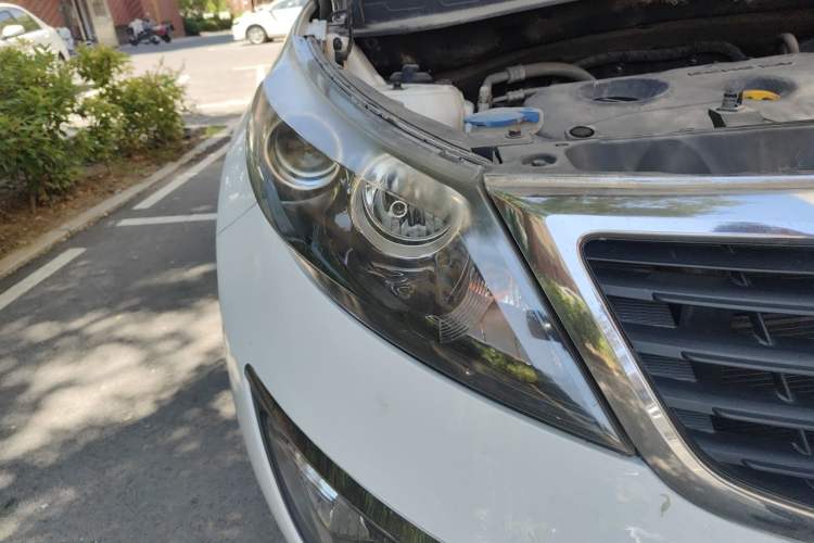 Used Kia Sportage R 2012 2.0L Automatic Two-Wheel Drive GL Trim Right Front Headlight