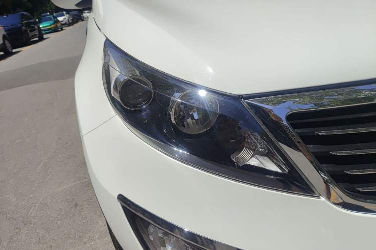 Used Kia Sportage R 2012 2.0L Automatic Two-Wheel Drive GLS Right Front Headlight
