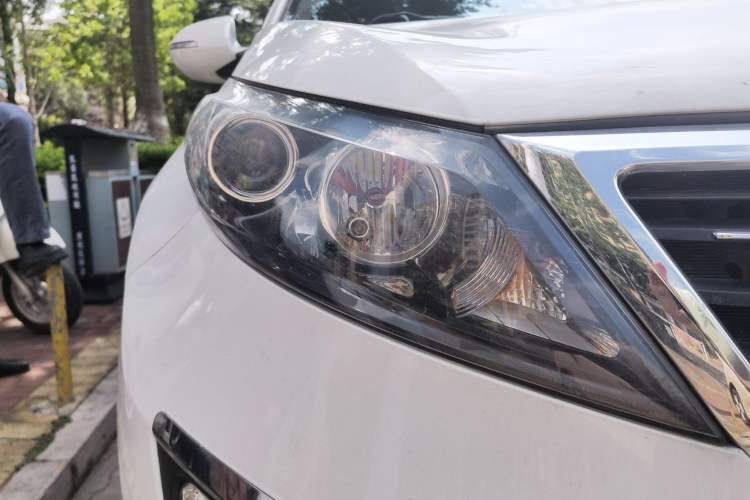 Used Kia Sportage R 2012 2.0L Manual Two-Wheel Drive GLS Right Front Headlight
