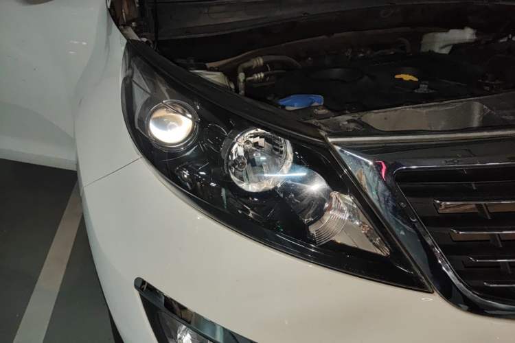 Used Kia Sportage R 2012 2.0L Automatic Two-Wheel Drive GLS Right Front Headlight