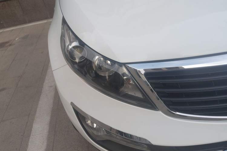 Used Kia Sportage R 2012 2.0L Manual Two-Wheel Drive GL Trim Right Front Headlight