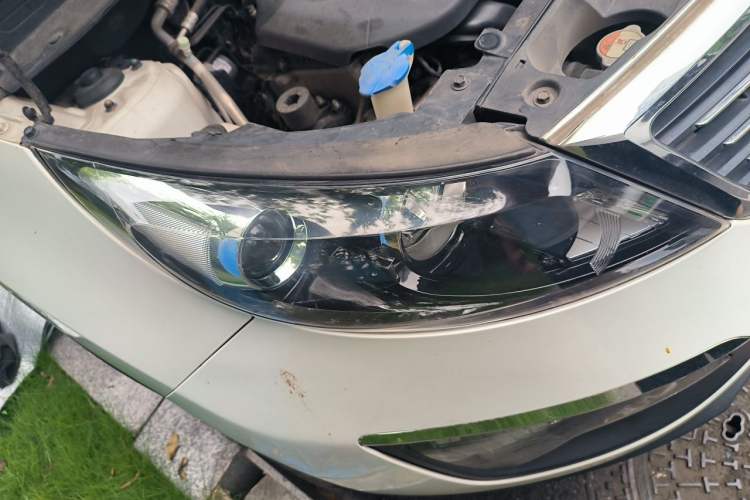 Used Kia Sportage R 2012 2.0L Automatic Two-Wheel Drive NAVI Right Front Headlight