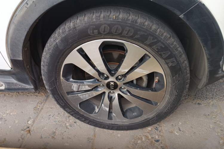 Used Kia Sportage R 2012 2.0L Automatic Two-Wheel Drive GLS Right Front Wheel Hub